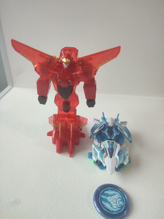 три трансформери роботи літак скрічер