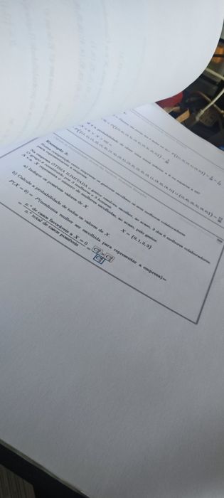 Vendo material de estudo de estatística