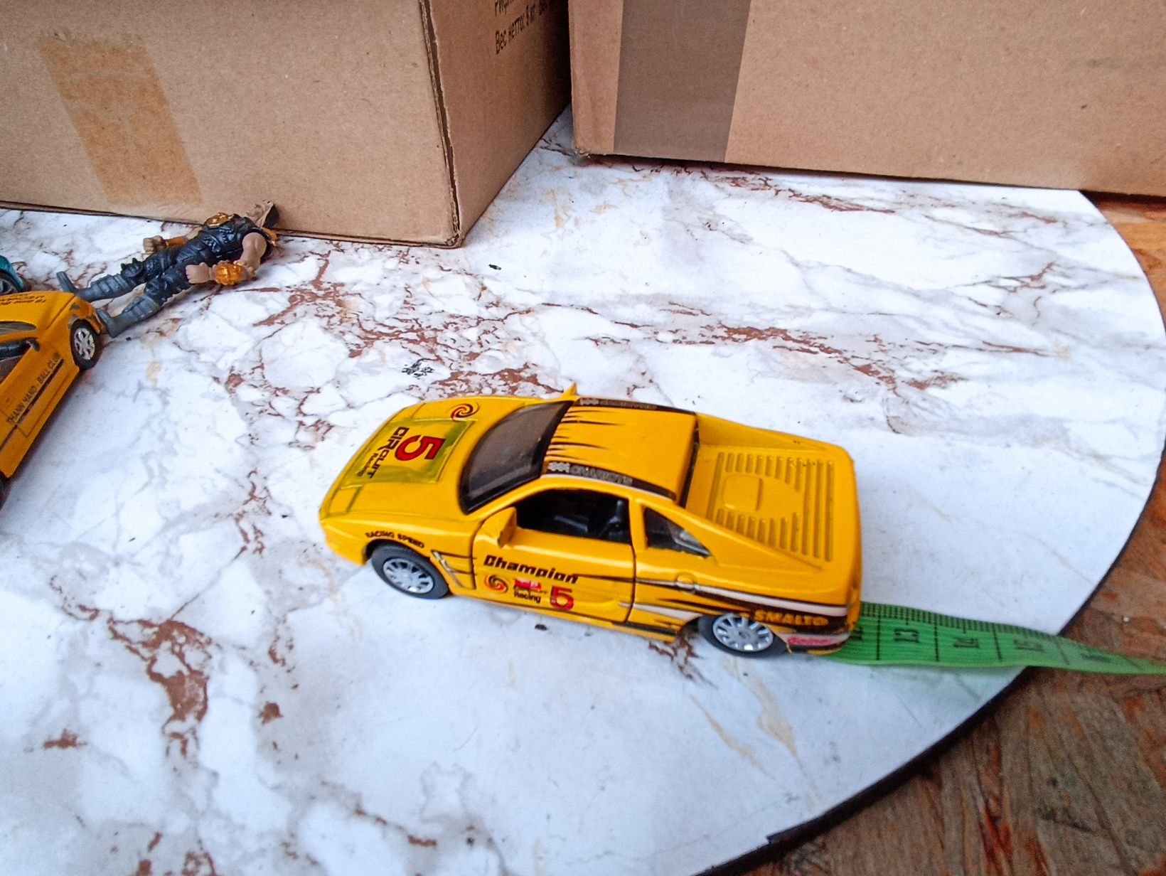 Zabytkowy odlewany model samochodu Ferrari F355 z lat 90
