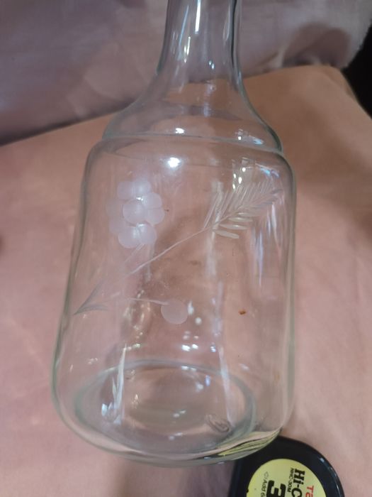 Garrafa licoreira em vidro antigo
