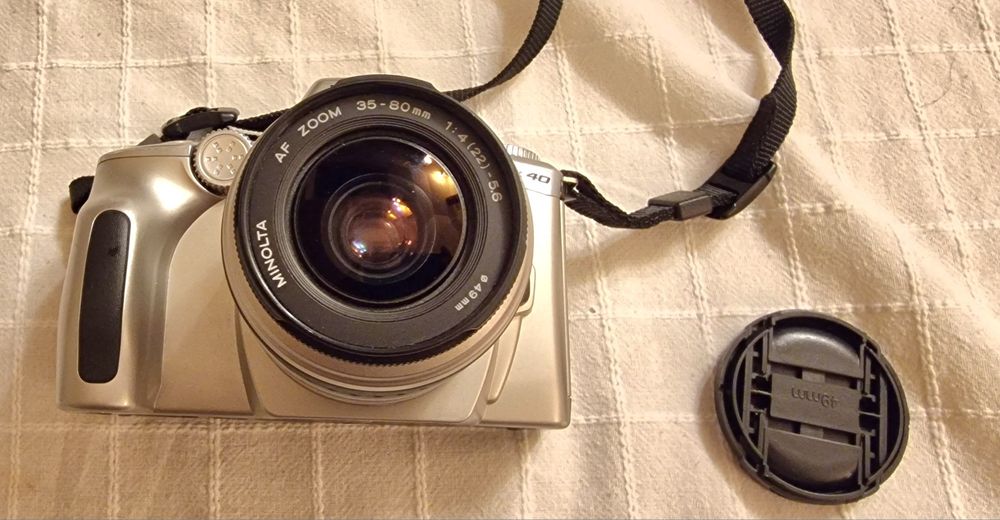 Lustrzanka analogowa, aparat Minolta Dynax 40, testowana z filmem