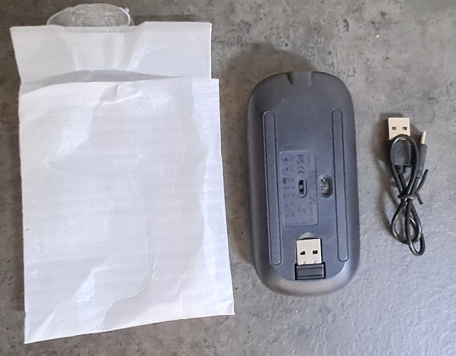 Teclado e mouse sem fio Bluetooth Novo, nunca foi usado.