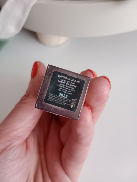 Korektor do twarzy huda beauty