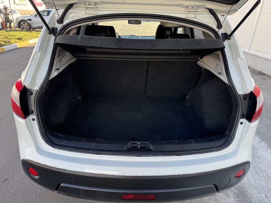 Nissan Qashqai 2013 (1.6CVT)