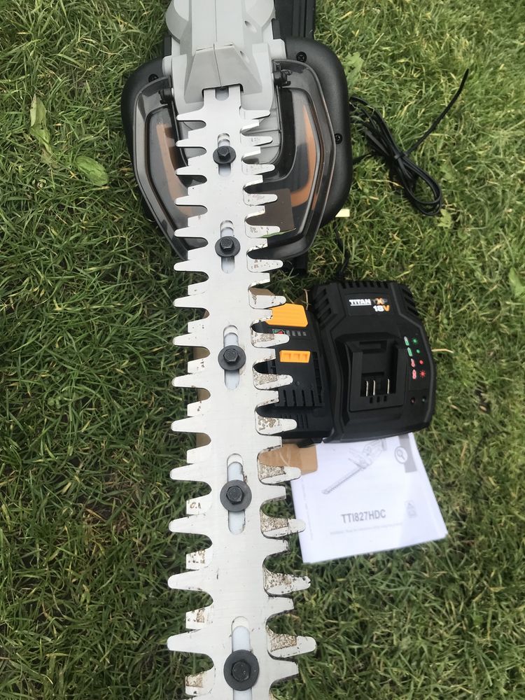 Кущоріз акумуляторний Titan TTI827HDC 45 СМ 18 В 1 X 2,0 з Англії