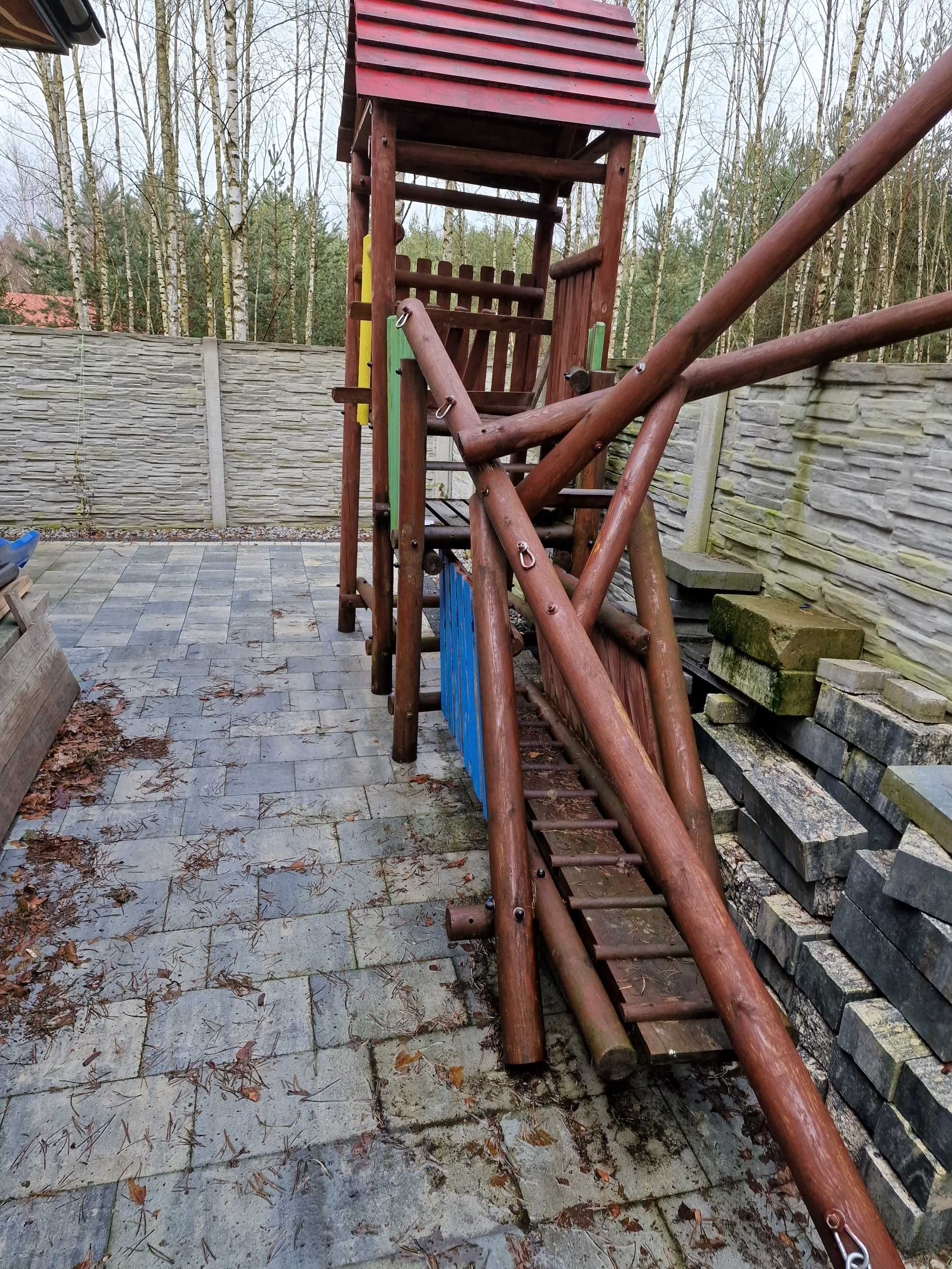 Plac zabaw z huśtawką