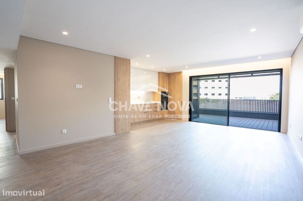 Apartamento para Arrendar T3 Novo, com Terraço, Vista Mar, no Empre...
