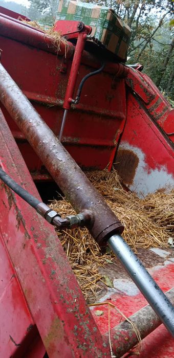 Ścielarka do słomy ,  do obory ,maszyna do słomy