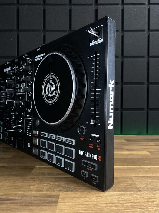Numark Mixtrack Pro FX