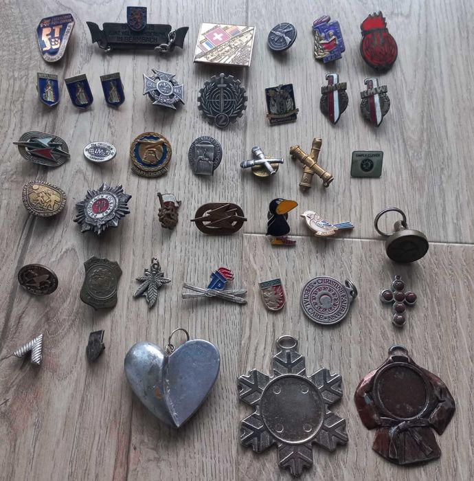 przypinki znaczki ozdoby