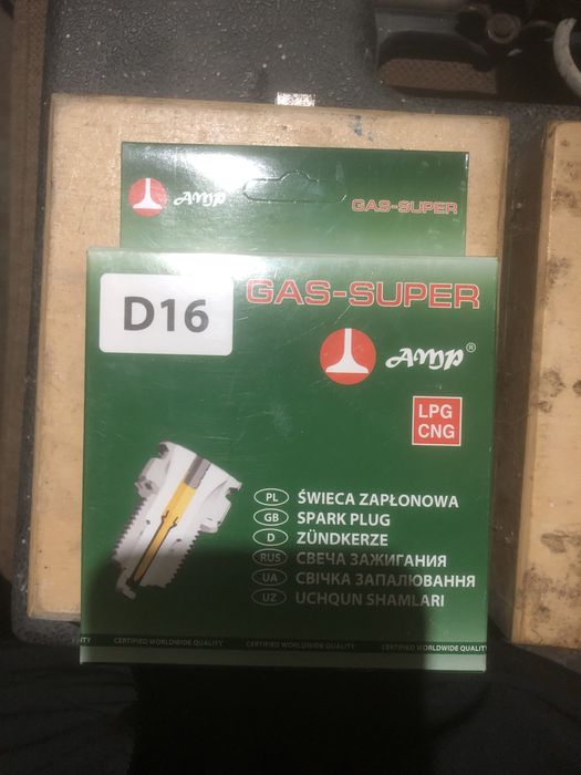 Подам свечи зажигания новые