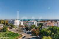 Já pensou viver com uma linda vista de mar, no centro de Cascais, num