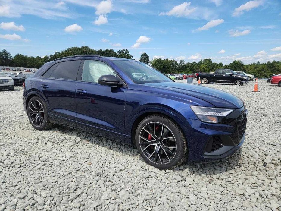 2023 Audi SQ8 чекає на відправлення
