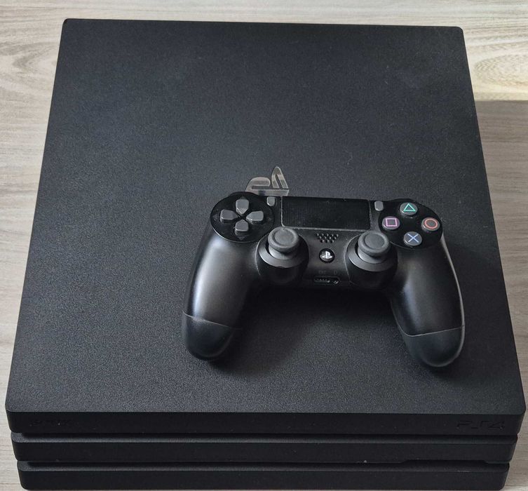 Playstation 4 Pro  1TB CUH-7016B