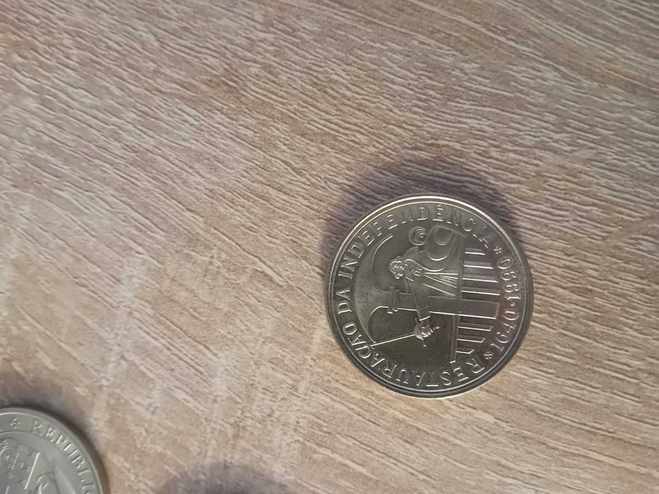 Duas moedas 100 escudos Restauração da Independência - 1990