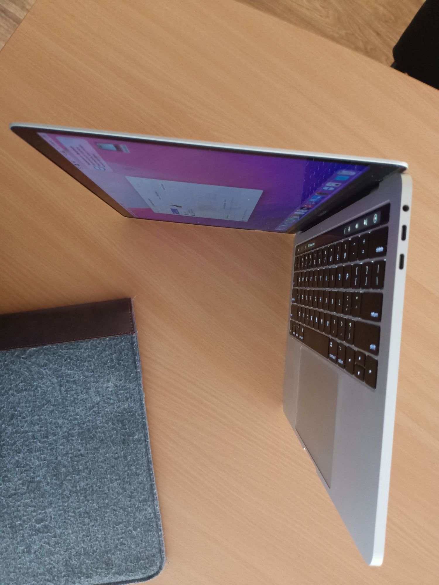 Macbook pro touch bar core i5 16 GB 512 Gb