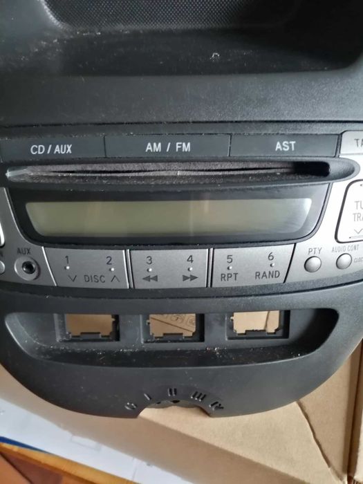 radio z panelem toyota aygo 2007