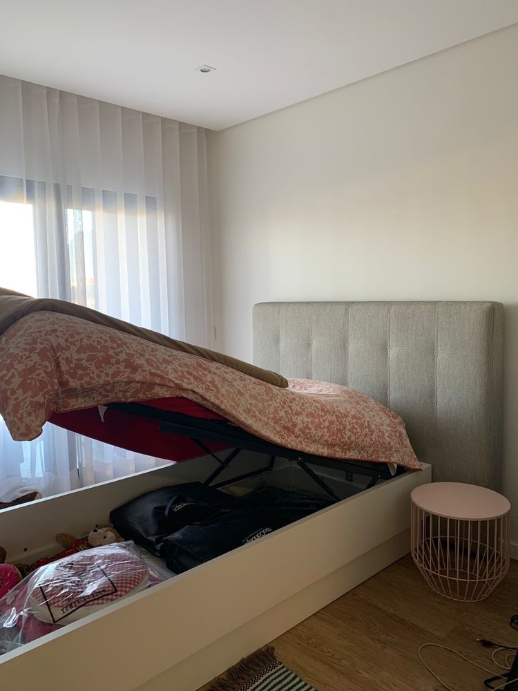 Cama com extrato e colchão