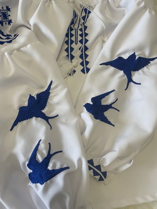 Вишиванка ластівки для дівчинки