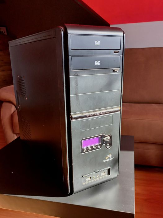 Komputer PC / Obudowa z częściami