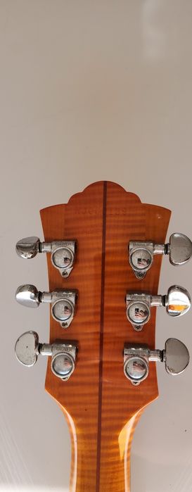 Guitarra Guild X-160 Savoy com Bigsby