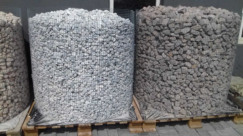 Grys Bianco Carrara biało szary kamień do ogrodu kruszywa otoczaki
