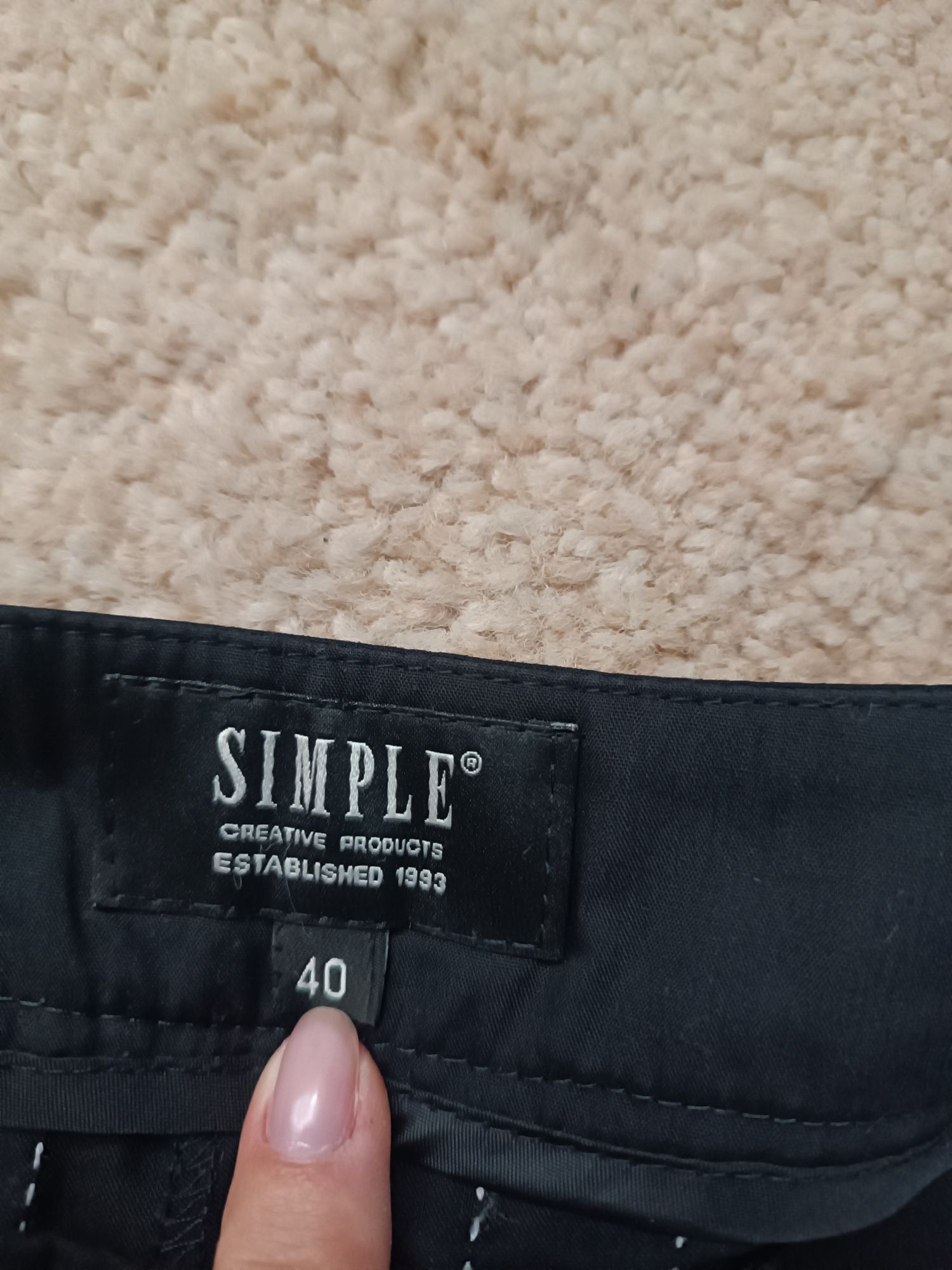 Piękne spodnie Simple 40