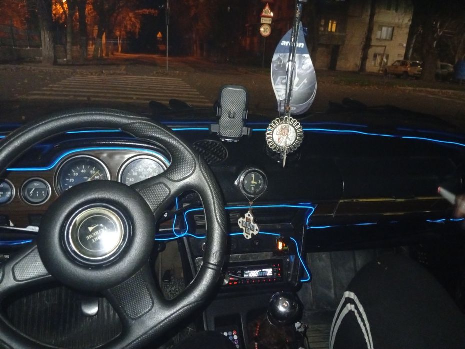 Продаю ваз 2106 есть момент по кузову