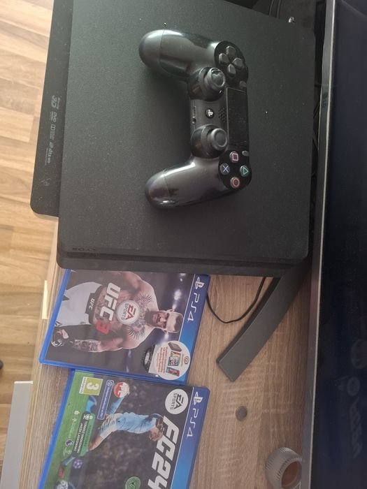 Sprzedam ps4 2 pad I gry
