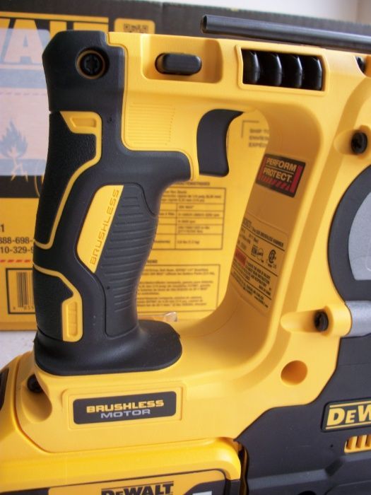 Бесщеточный аккумуляторный перфоратор DeWalt DCH273B 20V MAX
