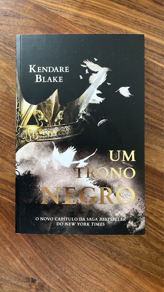 Livros Três Coroas Negras e Um Trono Negro - Kendara Blake