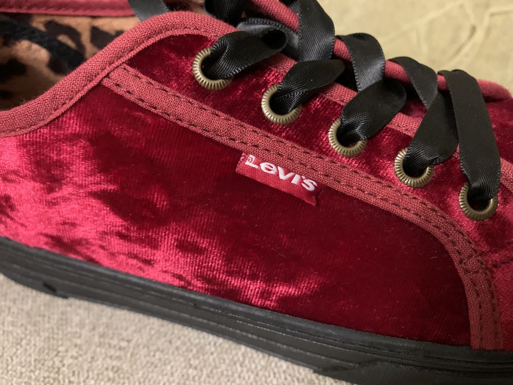 Кросівки кеди Levis велюр