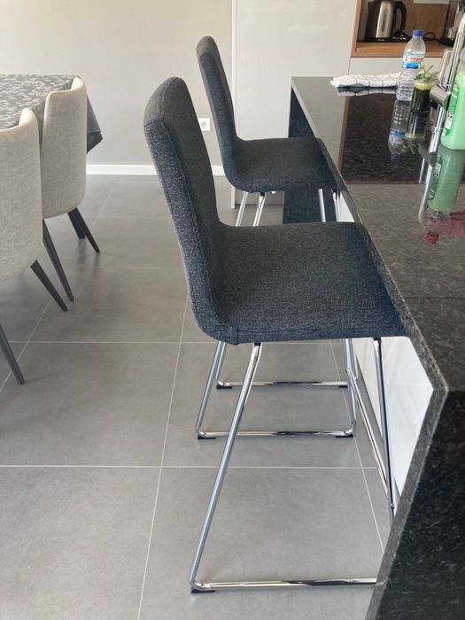 Banco alto cromado cinza escuro novo