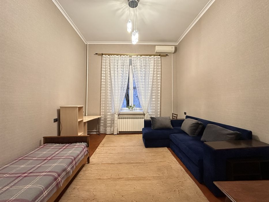 Стрілецька 6/7, метро Золоті ворота. Центр, 1к кв.