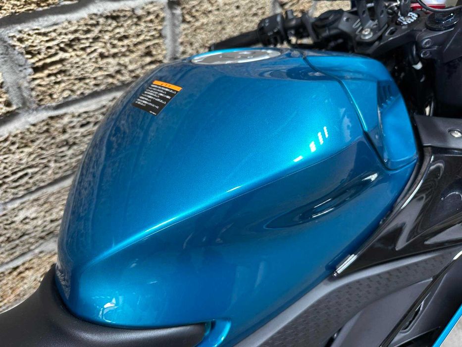 Yamaha R-25 з Японіі