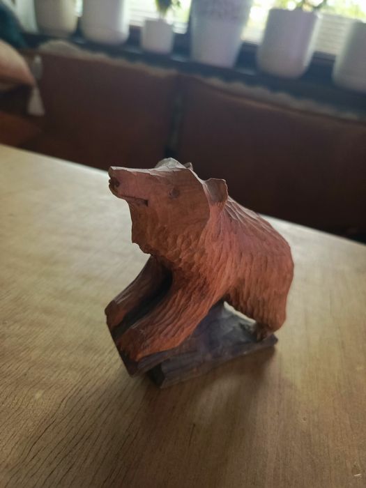 Figurka drewniana niedźwiedź