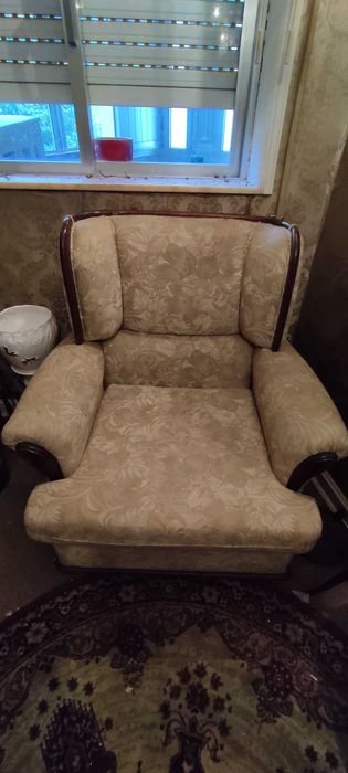 Sofá-cama + 2 poltronas - bom estado