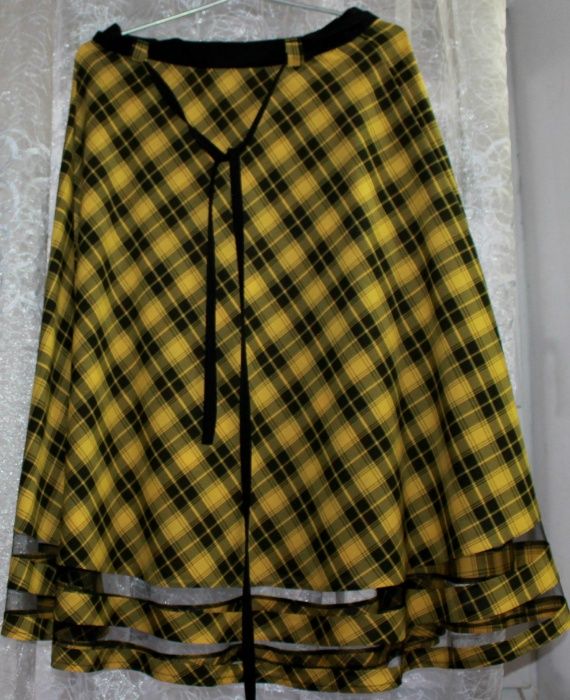 Яскрава, стильна спідниця