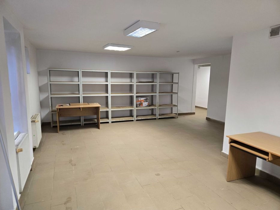 Pomieszczenie biurowo - magazynowe