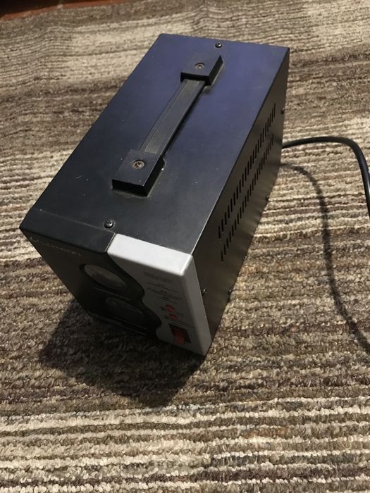 Автоматичний стабілізатор напруги Luxeon SVR 1000va