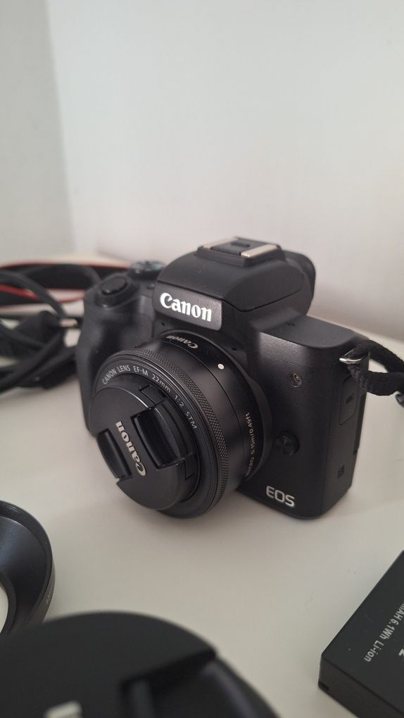 Vendo Canon M50 + objetiva 15-45