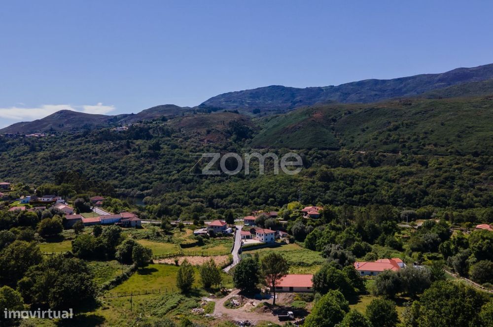 Moradia em ruinas T5 em terreno de 269 m2, em Britelo, Ponte da Barca