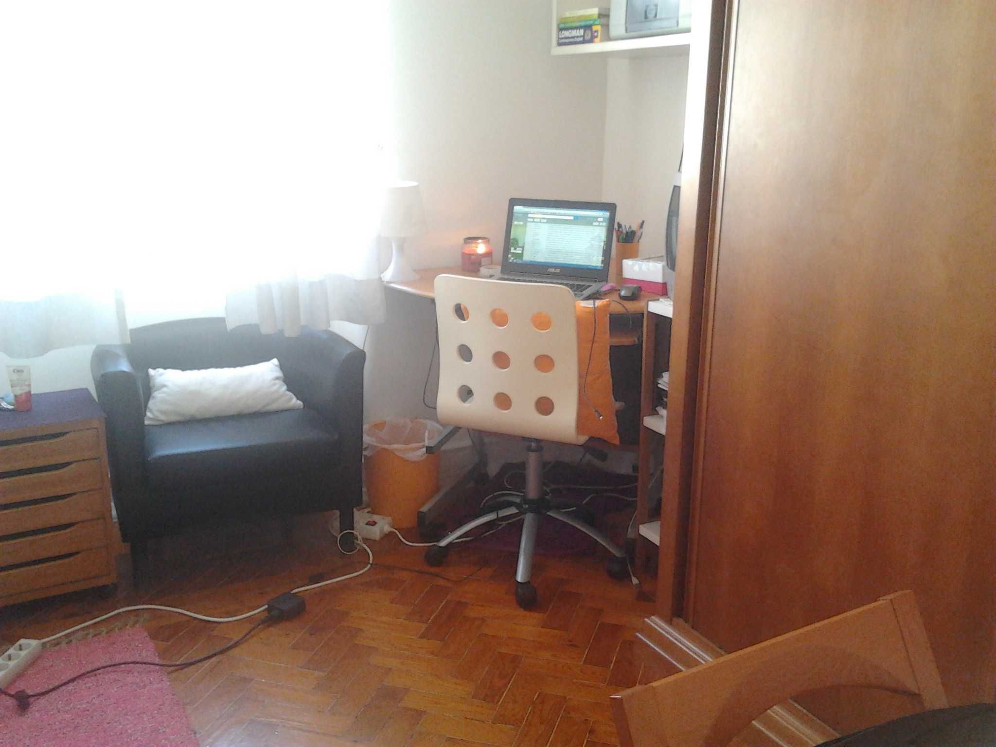 2  Quartos para raparigas apenas estudantes Av. de Roma