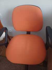 Fotel pomarańczowy do biurka