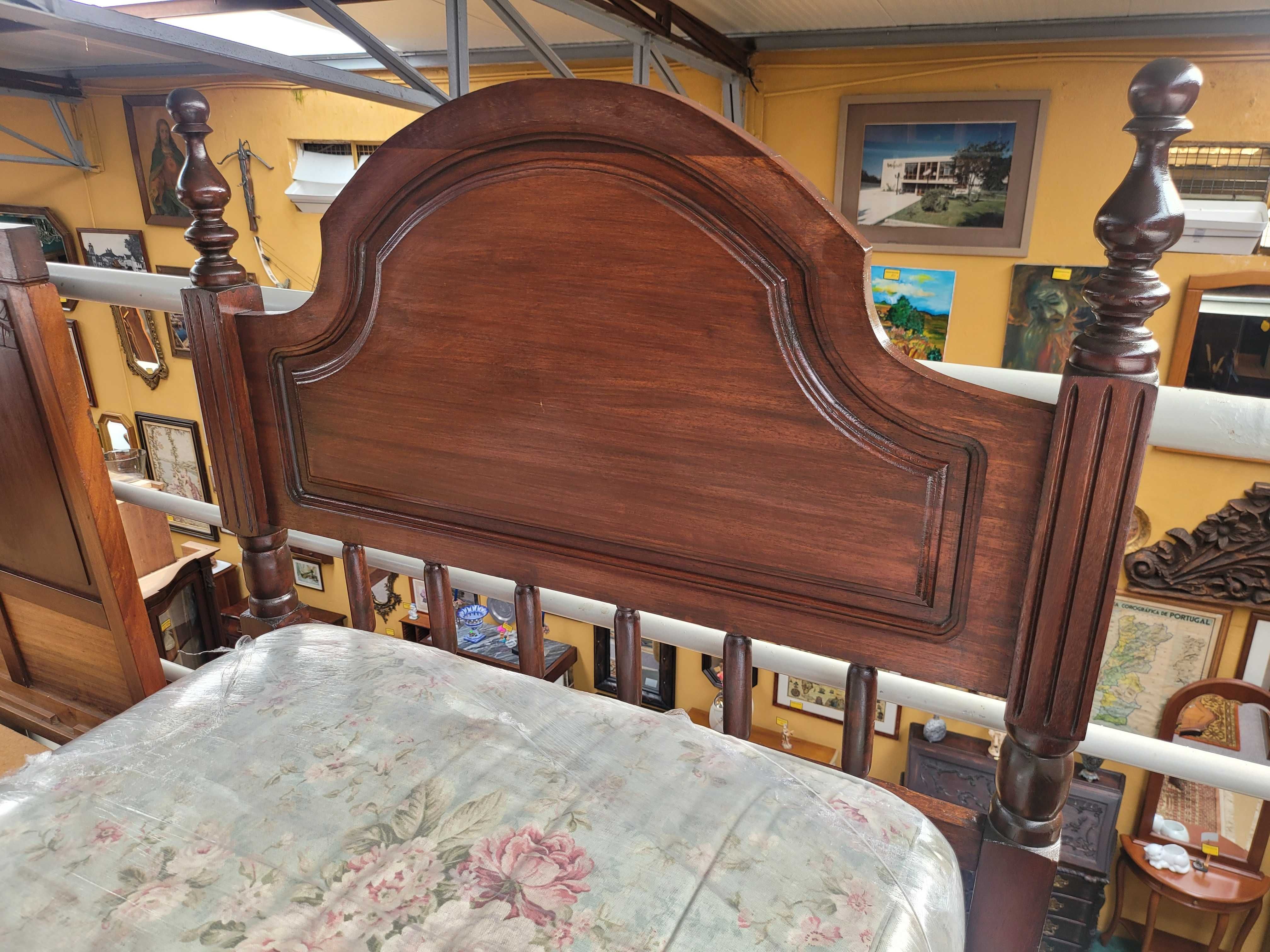 Cama de solteiro com estrado e colchão - Bom estado ge