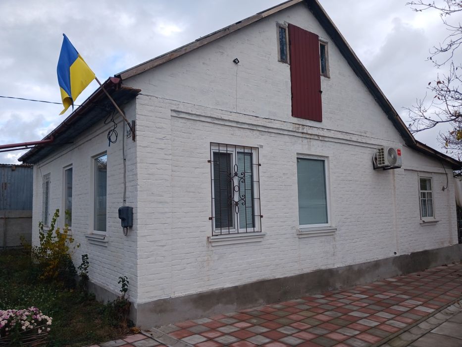 Гарний будинок в затишному місці з озером ,і гарним лісним краєвидом