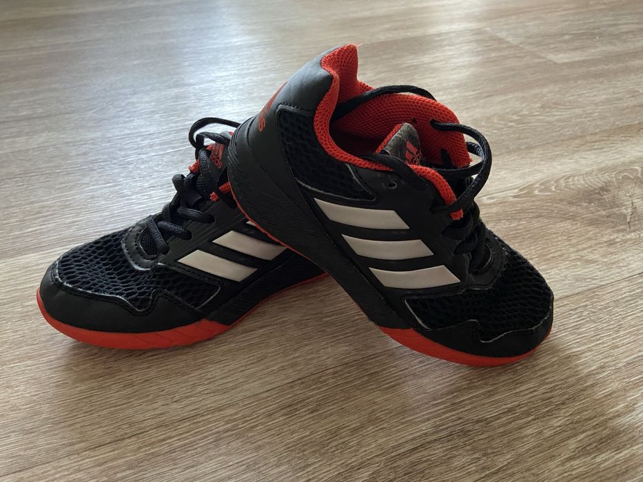 кросівки Adisas в гарному стані 29