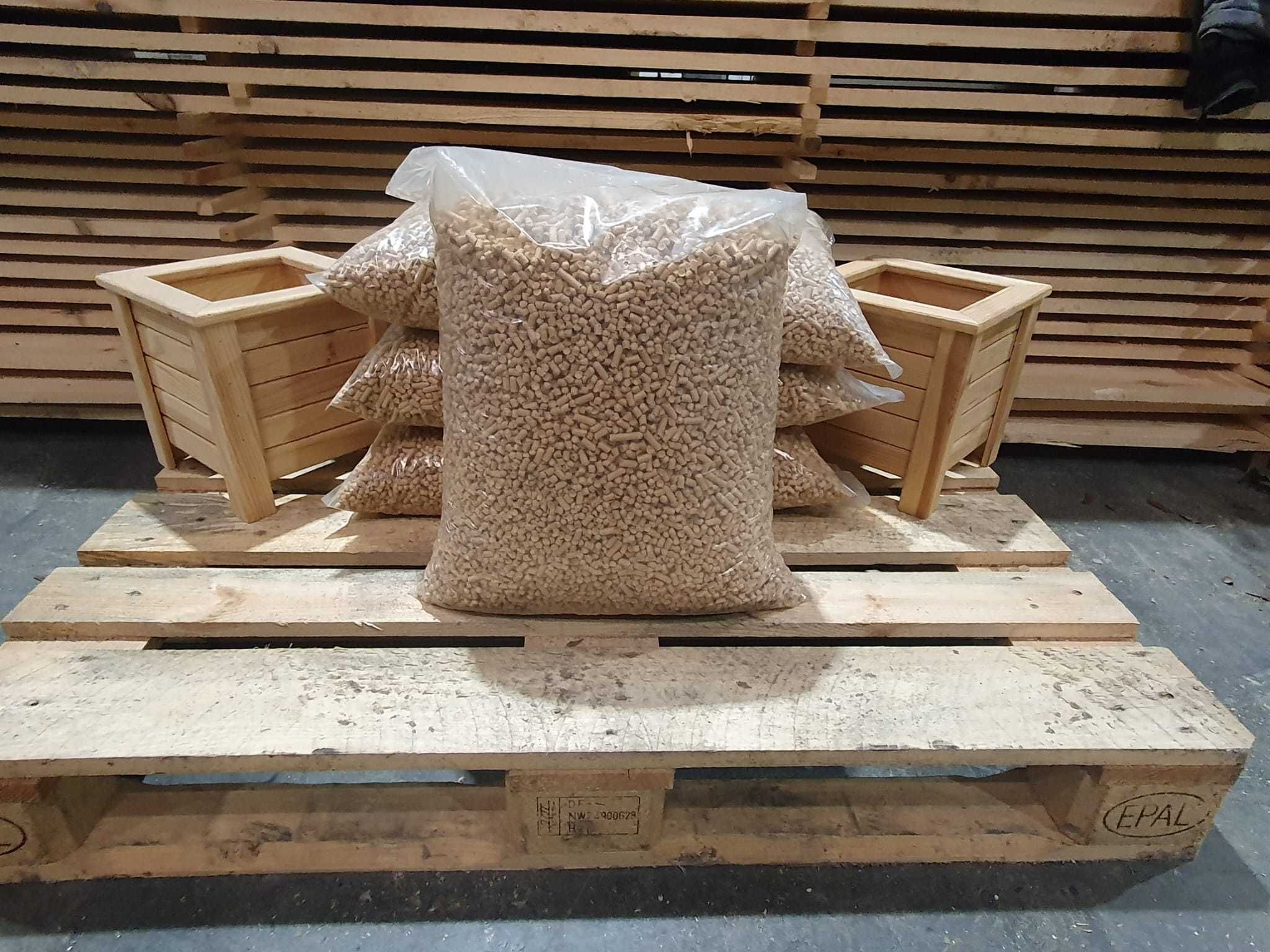 Pellet pelet sosnowy PREMIUM 15kg - produkcja Wołomin