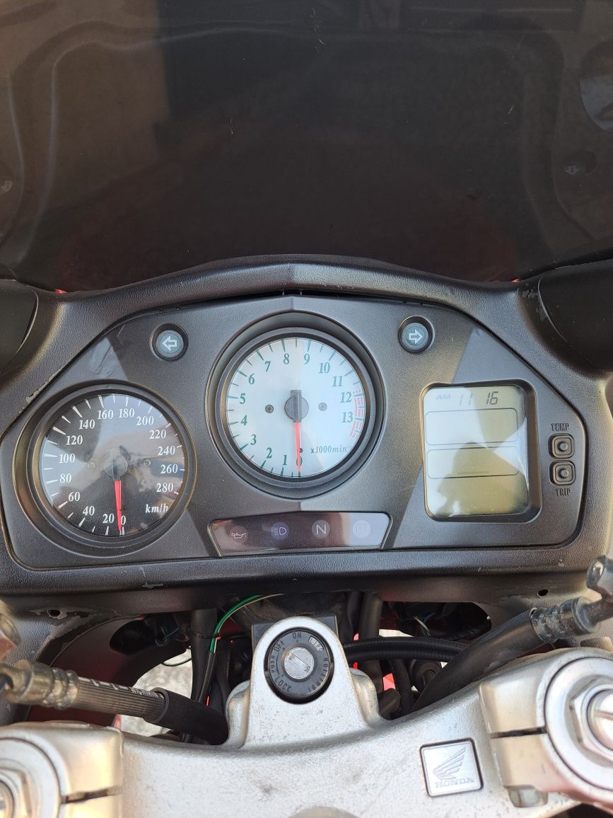 Oportunidade - VFR 800 fi