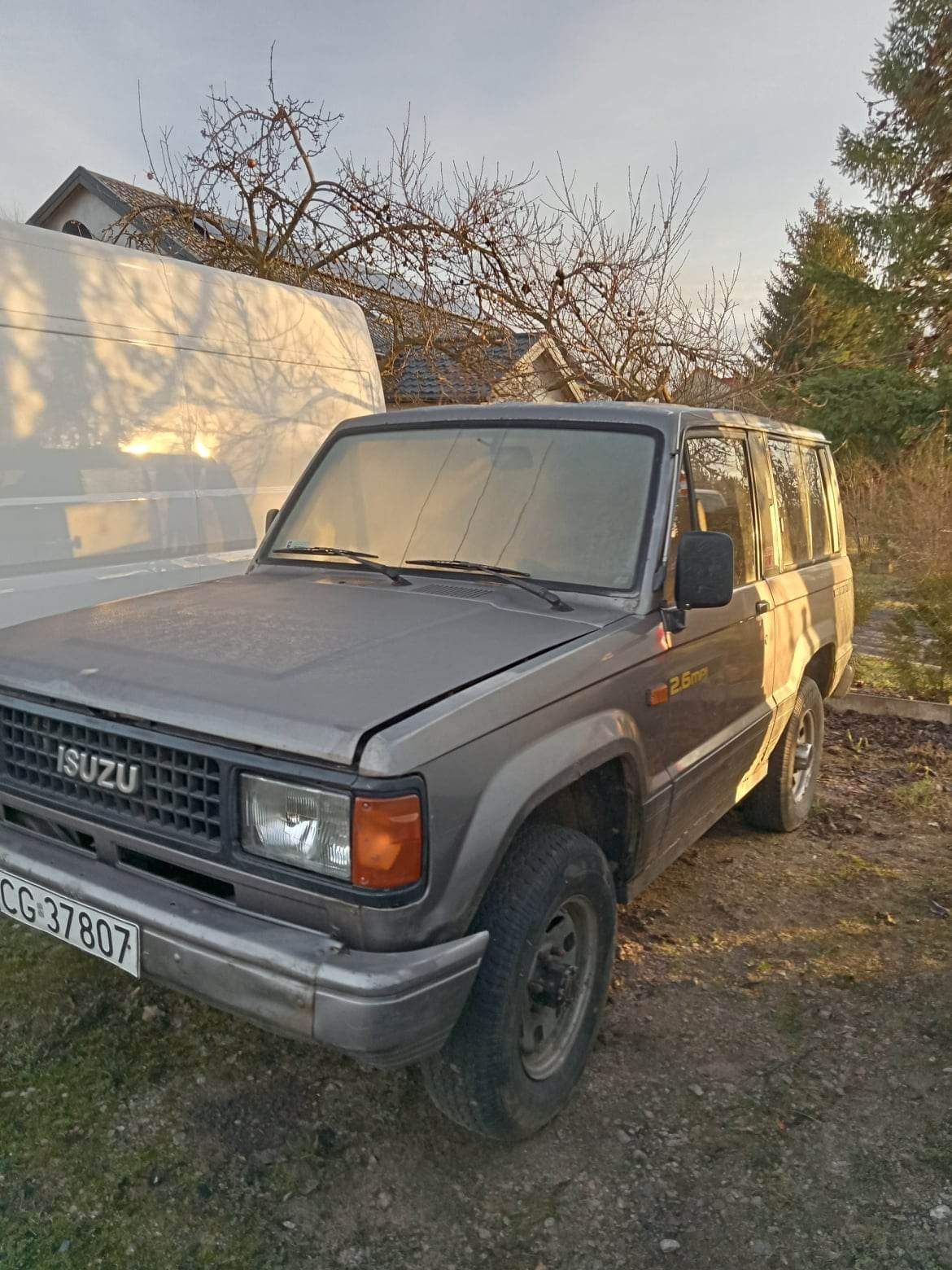 Isuzu trooper 2.6 maska błotnik drzwi szyba klapa fotele licznik most